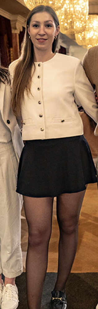 Julia, 26 – Sachbearbeiterin